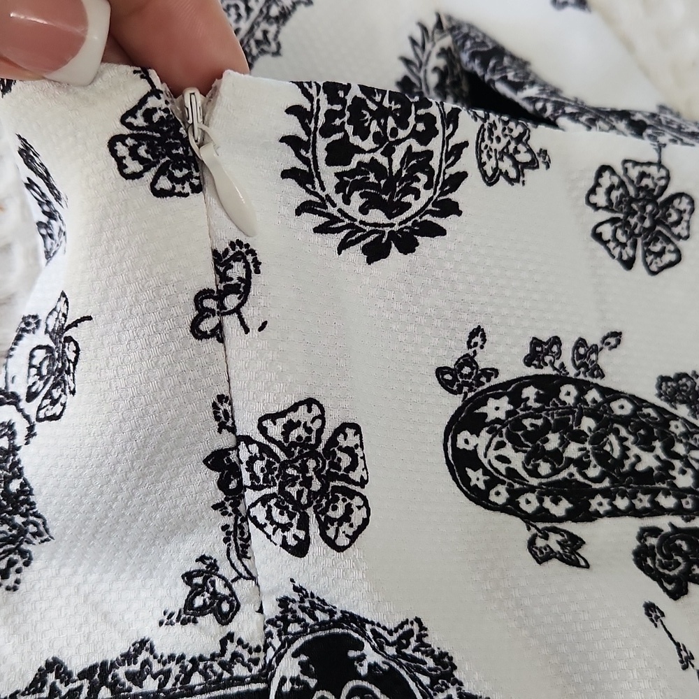 Paisley Black White Cutout sleeveless Blouse Party Elegant - Picture 9 of 11